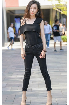 黑色牛仔裤小姐姐(41P)[895M/JPG]