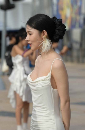 低胸丰满性感女友 [111P-2.41GB]