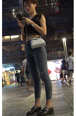 短发妹子