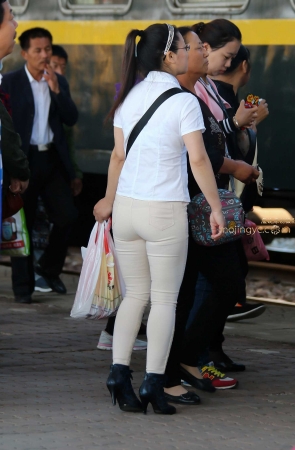 第401篇紧身米裤 —-9P