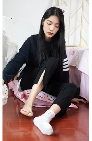 苗条的美足小姐姐【套图+视频】