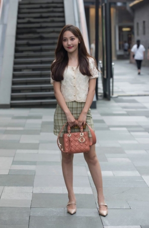 清秀甜美格子短裙 [41P-742MB]