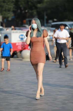 四九城嘎子街拍作品 – 紧身包臀裙美腿高跟小姐姐