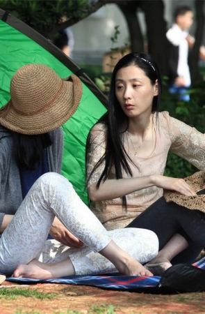 No995 女人的气质，上看帽，下看脚，这位少妇齐全了 第2套