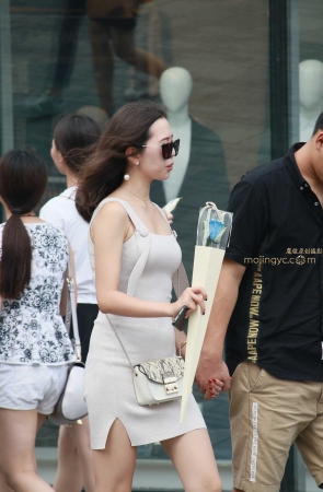 来个包臀裙美女大家鉴赏