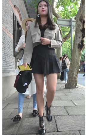 黑色短裙美女小姐姐