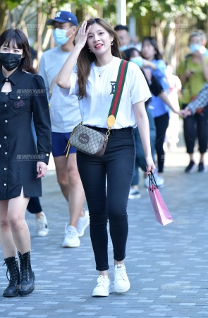 甜美笑容靓丽美女