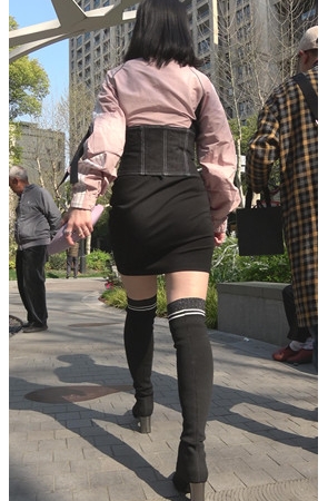 黑色包臀裙小姐姐