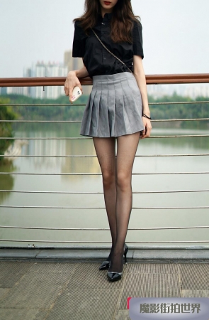 小学妹的黑丝初体验3A2372[683M]