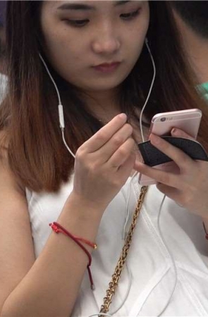 长裙凉高美足美女 [1.24 GB/avi]