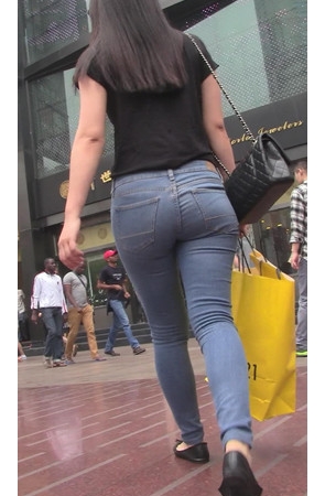 漂亮的紧身牛仔裤小姐姐