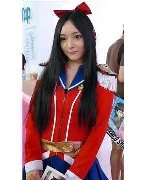 眼睛水汪汪的cosplay萌妹子