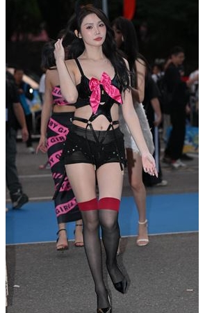 性感的黑丝长腿小姐姐(72P)