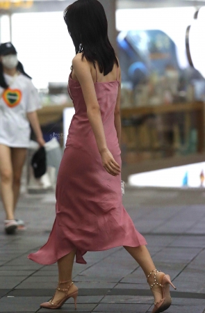 吊带街拍高跟妹子