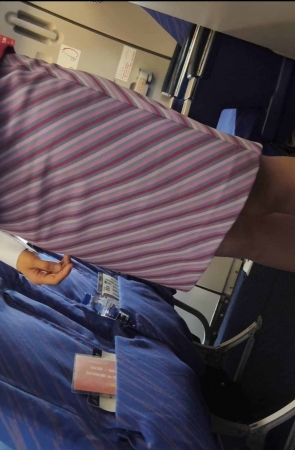 4k 南航空乘肉丝裙装安全出口实录1 声音甜美5min 4P