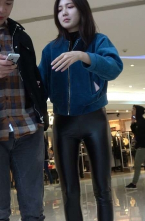 4k-超性感紧身皮裤苗条身材街拍女神第二集 [1.99 GB]