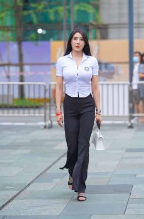 牛男街拍作品 – 街上的养眼身材