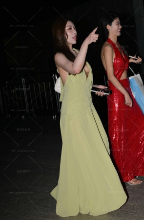 241022-23=87√优雅知性，懂风情的女人 14P