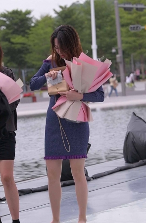 25410-6sp2f05√丝袜平底鞋闺蜜，无水印原视频 6P