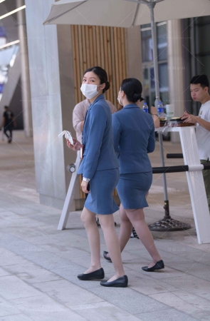 双制服工装美女下班啦~