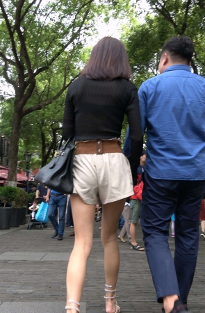 V领低胸黑色蕾丝衣精致街拍美女