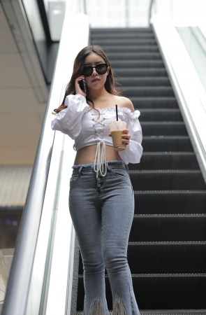 潇洒的牛仔小妹