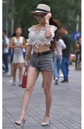 长发墨镜妹子(17P)