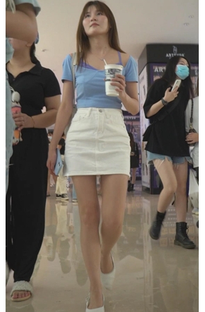 漂亮的白裙美女