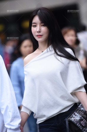 妹妹显得很幸福