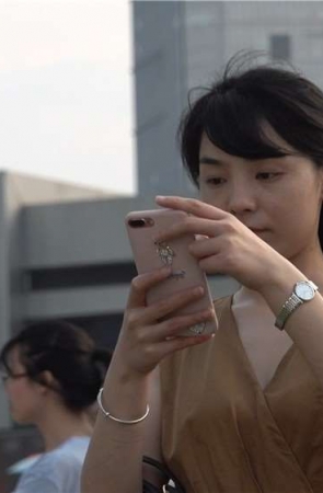 4K – 细腿高跟美足优雅街拍美女 [2.87 GB/avi]