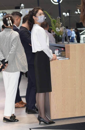 23614-30=74√还带口罩的丝袜小姐姐 8P