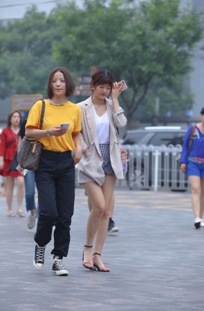 性感清凉热裤闺蜜