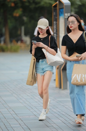 四九城嘎子街拍作品 – 理想中的女朋友