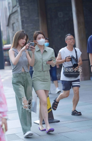 街拍美女姐妹