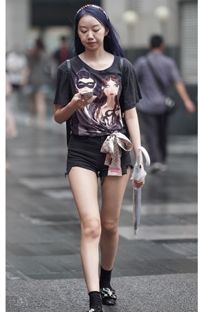 黑色热裤妹子(53P)[590M/JPG]