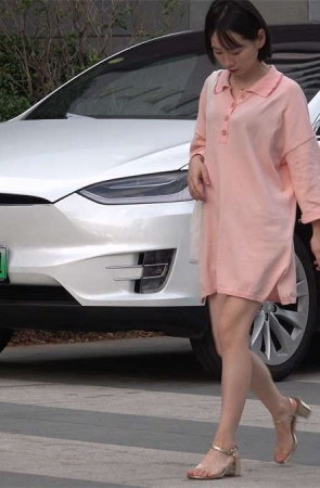 清纯气质小靓女的高跟鞋美足