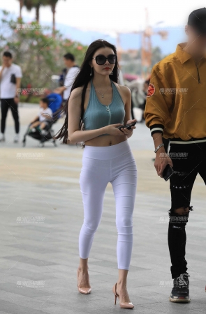 极品白裤！若隐若现！