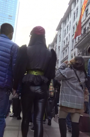 皮裤美臀性感街拍美女