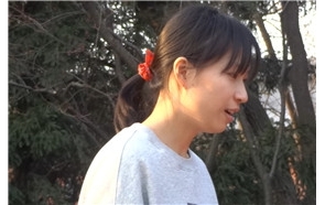 花裙子，肉丝美眉 [392 MB/MP4]