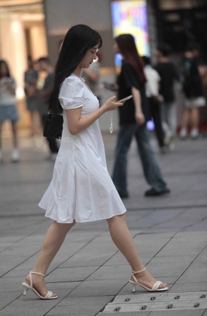 漂亮街拍少妇