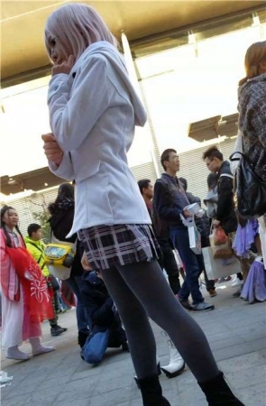 4k-白发短裙卫衣cosplay的二次元美少女