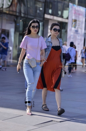 时尚性感的美女