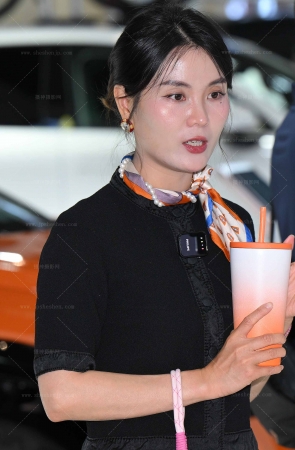 【摄神作品】2567-15=64√韵味丝足，少妇头主播 10P