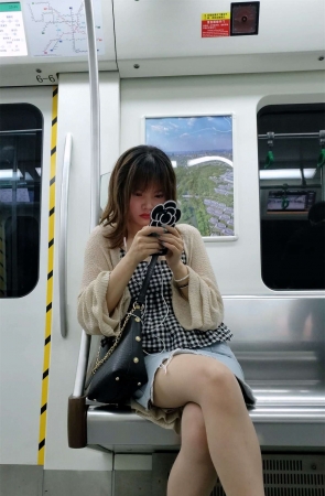 牛仔短裙、丝袜美腿