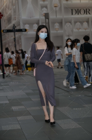 搭讪街拍灰色长裙高跟小姐姐