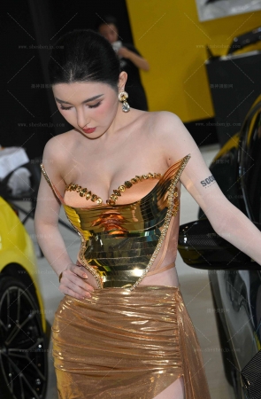 26321-4-179√黄金甲-美胸美足性感小露娜