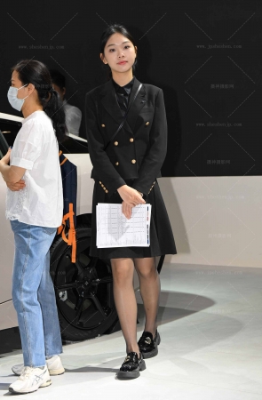 2552-9=83√广州车展-可爱黑丝女孩 9P