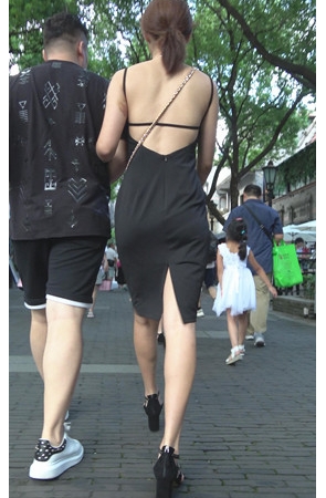 黑色连体吊带包臀开叉裙美女