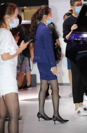 【街拍心灵】奔驰销shou黑色高跟街拍制服