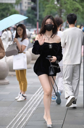 2268-18+67白皙美腿闺蜜 20P